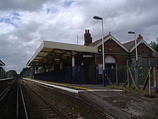 Wikipedia - Addlestone railway station