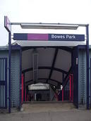 Wikipedia - Bowes Park railway station