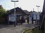 Wikipedia - Haydons Road railway station