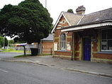 Wikipedia - Bagshot railway station