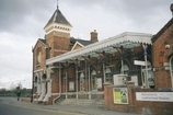 Wikipedia - Leatherhead railway station