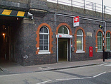 Wikipedia - London Fields railway station