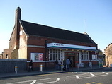 Wikipedia - Manor Park railway station