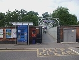 Wikipedia - New Southgate railway station