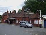 Wikipedia - Oxshott railway station