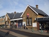 Wikipedia - Palmers Green railway station