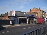 Wikipedia - Queens Park (London) railway station