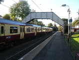 Wikipedia - Scotstounhill railway station