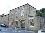 Wikipedia - Todmorden railway station