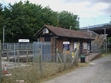 Wikipedia - Upper Halliford railway station